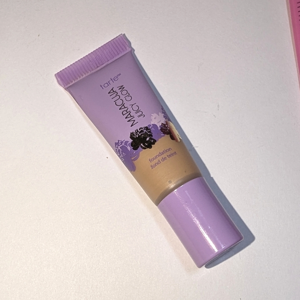 24N light Neutral tarte Maracuja Juicy Glow Skin Tint Foundation